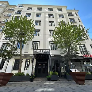 The Nest فندق